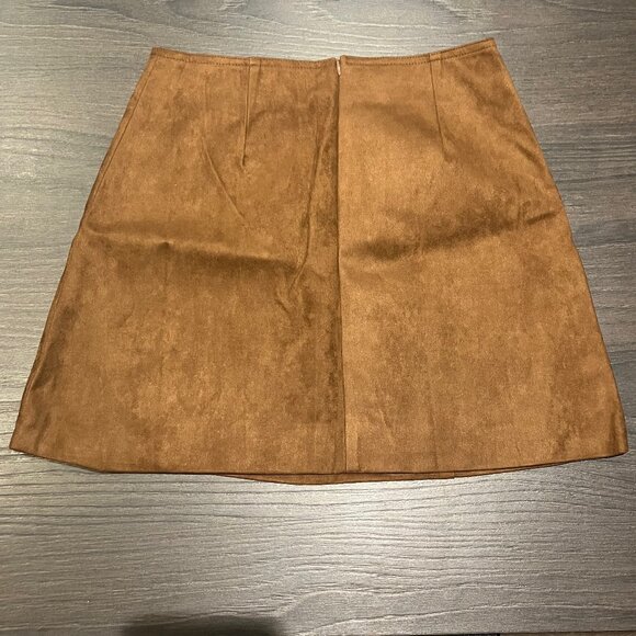 VEGAN SUEDE MINI SKIRT - Picture 3 of 4